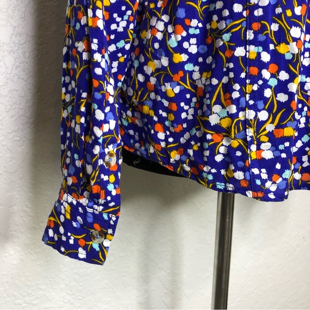 Conversations by Anthropologie blue tulip print button down top size 6 - Picture 10 of 13